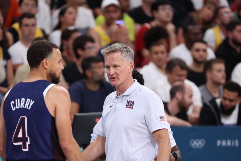 Steve Kerr apporte son soutien à Kamala Harris en imitant la célébration de Stephen Curry